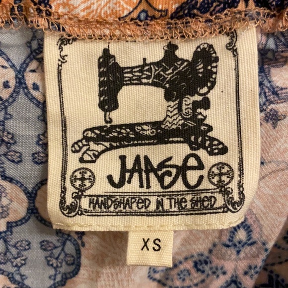 Floral off-shoulder top. Size XS. - Picture 2 of 4